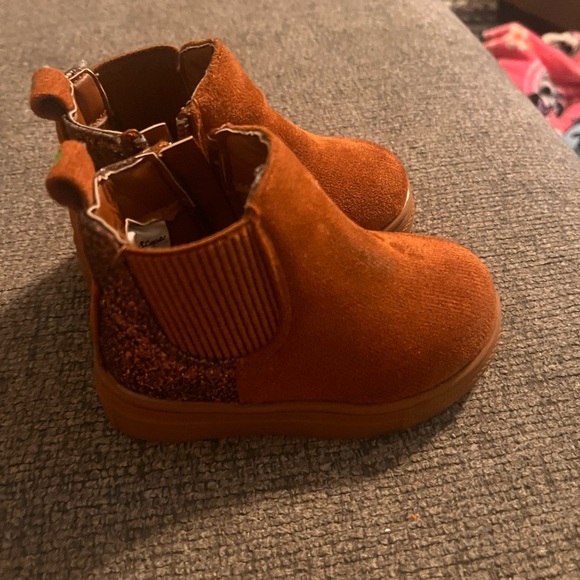 Stylish Orange Suede Ankle Boots - Picture 4 of 4